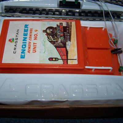 LOT 173 WONDERFUL VINTAGE CRAGSTON TIN LITHO TRAIN SET in BOX