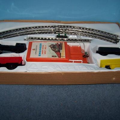 LOT 173 WONDERFUL VINTAGE CRAGSTON TIN LITHO TRAIN SET in BOX