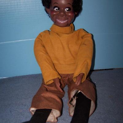 LOT 176 A 1973 EEGEE VENTRILOQUIST LESTER DOLL