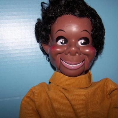 LOT 176 A 1973 EEGEE VENTRILOQUIST LESTER DOLL