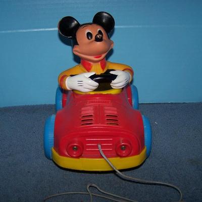 LOT 177 WONDERFUL 1973 KOHNER DISNEY MICKEY MOUSE CAR PULL TOY