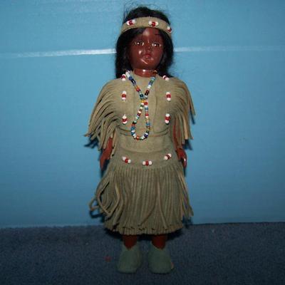 LOT 182 BEAUTIFUL NATIVE AMERICAN DOLLS-- SKOOKUM PINCUSHION