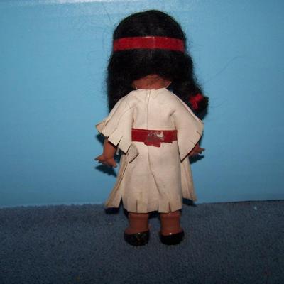 LOT 182 BEAUTIFUL NATIVE AMERICAN DOLLS-- SKOOKUM PINCUSHION