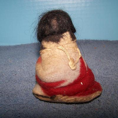 LOT 182 BEAUTIFUL NATIVE AMERICAN DOLLS-- SKOOKUM PINCUSHION