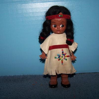 LOT 182 BEAUTIFUL NATIVE AMERICAN DOLLS-- SKOOKUM PINCUSHION