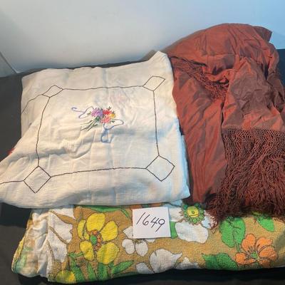 Vintage Table Cloth Lot