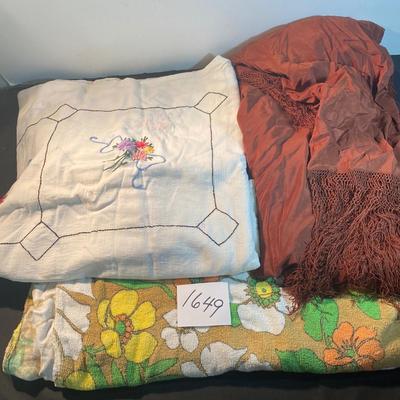 Vintage Table Cloth Lot