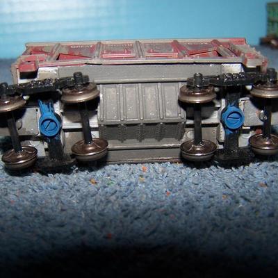 LOT 183 GREAT COLLECTABLE HO TRAIN--LOCOMOTIVE ORE CARS KADEE COUPLERS