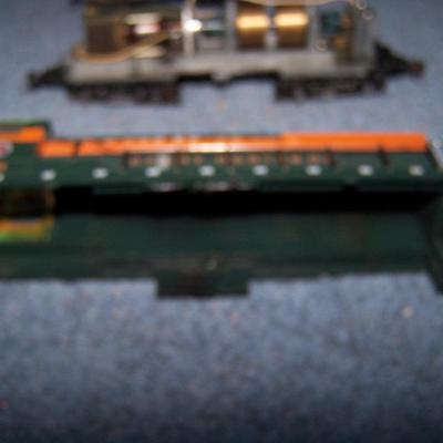 LOT 183 GREAT COLLECTABLE HO TRAIN--LOCOMOTIVE ORE CARS KADEE COUPLERS