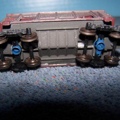 LOT 183 GREAT COLLECTABLE HO TRAIN--LOCOMOTIVE ORE CARS KADEE COUPLERS