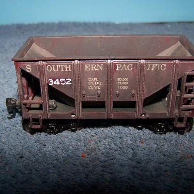 LOT 184 COLLECTABLE HO TRAIN--ORE CARS KADEE COUPLERS--YREKA/GREAT NORTHERN/SOUTHERN