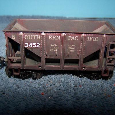 LOT 184 COLLECTABLE HO TRAIN--ORE CARS KADEE COUPLERS--YREKA/GREAT NORTHERN/SOUTHERN