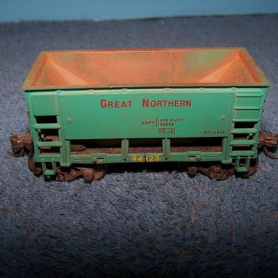 LOT 184 COLLECTABLE HO TRAIN--ORE CARS KADEE COUPLERS--YREKA/GREAT NORTHERN/SOUTHERN