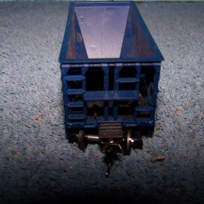 LOT 184 COLLECTABLE HO TRAIN--ORE CARS KADEE COUPLERS--YREKA/GREAT NORTHERN/SOUTHERN
