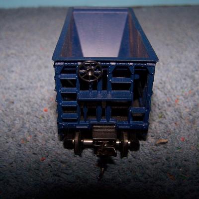 LOT 184 COLLECTABLE HO TRAIN--ORE CARS KADEE COUPLERS--YREKA/GREAT NORTHERN/SOUTHERN