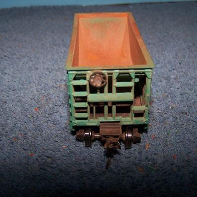 LOT 184 COLLECTABLE HO TRAIN--ORE CARS KADEE COUPLERS--YREKA/GREAT NORTHERN/SOUTHERN
