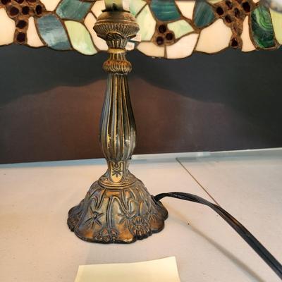 Stained glass Grapes Table lamp 15"hx 12" dia