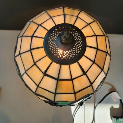 Stained glass Grapes Table lamp 15"hx 12" dia