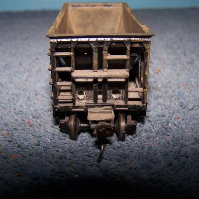 LOT 186 COLLECTABLE HO TRAIN--ORE CARS KADEE COUPLERS--GREAT NORTHERN/SOUTHERN PACIFIC/WESTERN PACIFIC