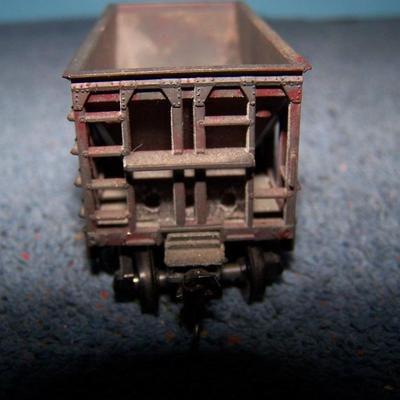 LOT 186 COLLECTABLE HO TRAIN--ORE CARS KADEE COUPLERS--GREAT NORTHERN/SOUTHERN PACIFIC/WESTERN PACIFIC