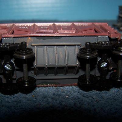 LOT 186 COLLECTABLE HO TRAIN--ORE CARS KADEE COUPLERS--GREAT NORTHERN/SOUTHERN PACIFIC/WESTERN PACIFIC