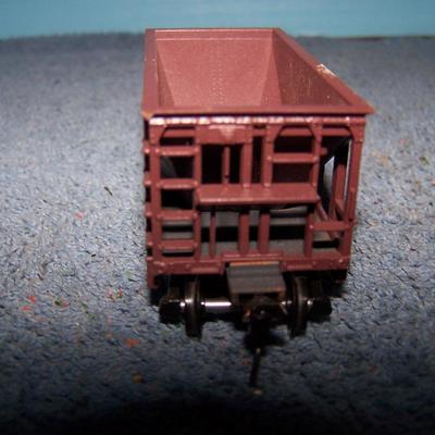 LOT 186 COLLECTABLE HO TRAIN--ORE CARS KADEE COUPLERS--GREAT NORTHERN/SOUTHERN PACIFIC/WESTERN PACIFIC