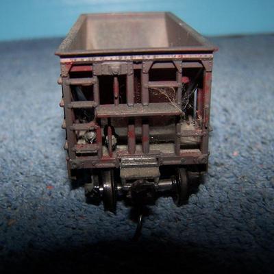 LOT 186 COLLECTABLE HO TRAIN--ORE CARS KADEE COUPLERS--GREAT NORTHERN/SOUTHERN PACIFIC/WESTERN PACIFIC