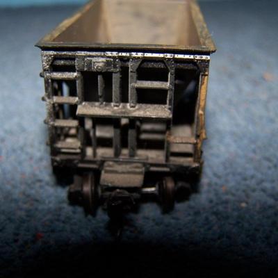 LOT 186 COLLECTABLE HO TRAIN--ORE CARS KADEE COUPLERS--GREAT NORTHERN/SOUTHERN PACIFIC/WESTERN PACIFIC