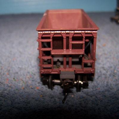 LOT 186 COLLECTABLE HO TRAIN--ORE CARS KADEE COUPLERS--GREAT NORTHERN/SOUTHERN PACIFIC/WESTERN PACIFIC