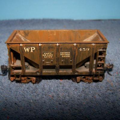 LOT 188 COLLECTABLE HO TRAIN--ORE CARS KADEE COUPLERS--GREAT NORTHERN/WESTERN PACIFIC