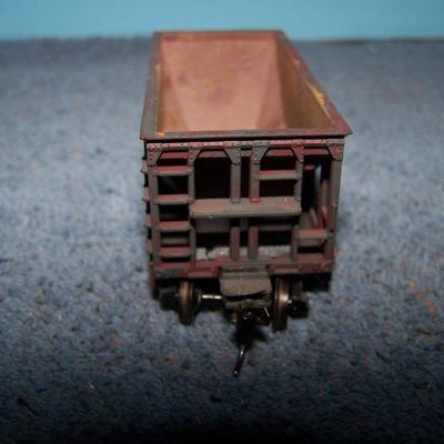 LOT 188 COLLECTABLE HO TRAIN--ORE CARS KADEE COUPLERS--GREAT NORTHERN/WESTERN PACIFIC