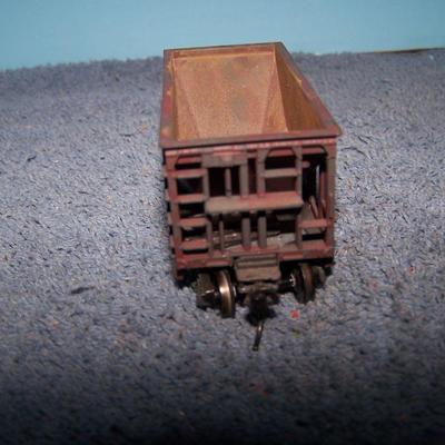 LOT 188 COLLECTABLE HO TRAIN--ORE CARS KADEE COUPLERS--GREAT NORTHERN/WESTERN PACIFIC