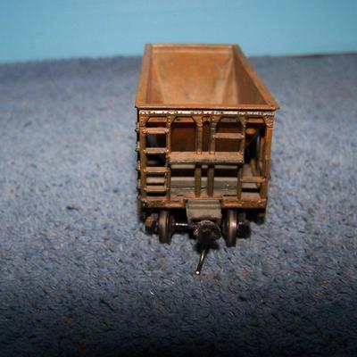 LOT 188 COLLECTABLE HO TRAIN--ORE CARS KADEE COUPLERS--GREAT NORTHERN/WESTERN PACIFIC