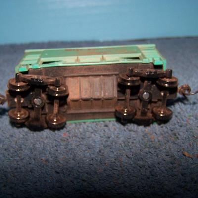 LOT 188 COLLECTABLE HO TRAIN--ORE CARS KADEE COUPLERS--GREAT NORTHERN/WESTERN PACIFIC