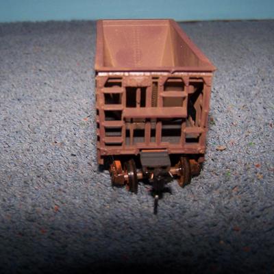 LOT 189 COLLECTABLE HO TRAIN--ORE CARS KADEE COUPLERS--GREAT NORTHERN/SOUTHERN PACIFIC