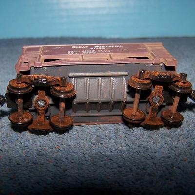 LOT 189 COLLECTABLE HO TRAIN--ORE CARS KADEE COUPLERS--GREAT NORTHERN/SOUTHERN PACIFIC