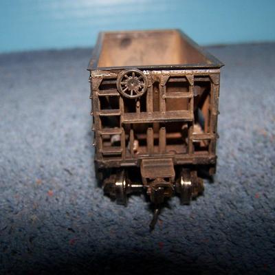 LOT 189 COLLECTABLE HO TRAIN--ORE CARS KADEE COUPLERS--GREAT NORTHERN/SOUTHERN PACIFIC