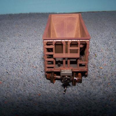 LOT 189 COLLECTABLE HO TRAIN--ORE CARS KADEE COUPLERS--GREAT NORTHERN/SOUTHERN PACIFIC