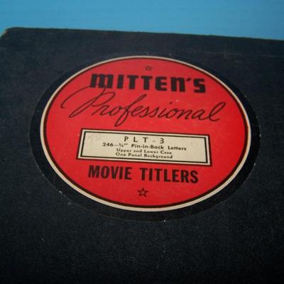 LOT 190 WONDERFUL VINTAGE MITTEN'S PROFESSIONAL TITLERS