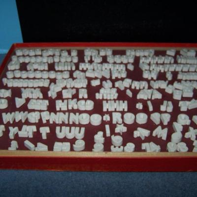 LOT 190 WONDERFUL VINTAGE MITTEN'S PROFESSIONAL TITLERS