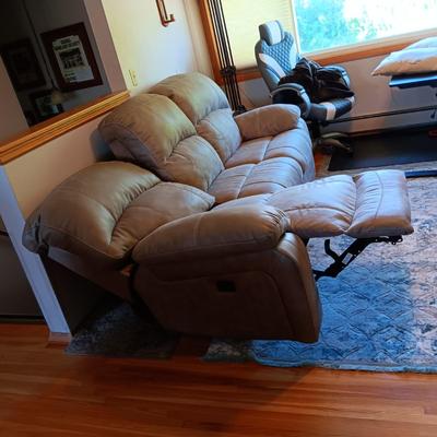 VERY NICE POWER DOUBLE RECLINER