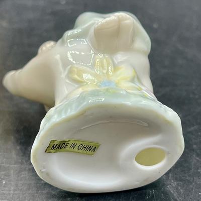 Angels Lot - 2 milk glass, 2 ceramic