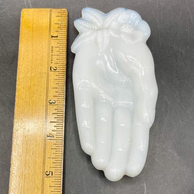 Angels Lot - 2 milk glass, 2 ceramic
