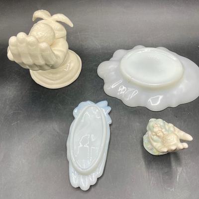 Angels Lot - 2 milk glass, 2 ceramic