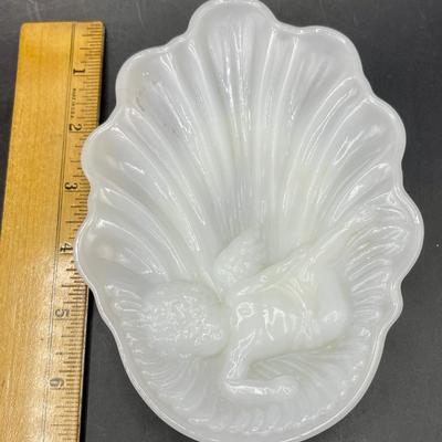 Angels Lot - 2 milk glass, 2 ceramic