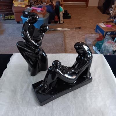 2 HAEGER POTTERY STATUES "EMBRACING" & "MOTHER & CHILD'