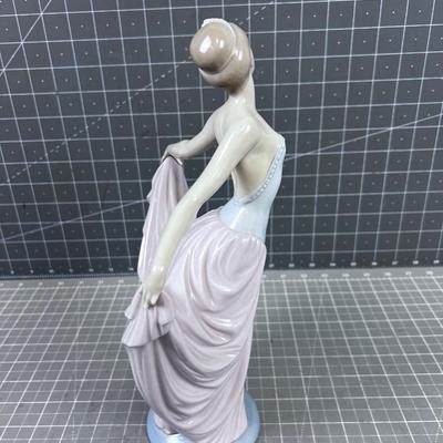 Lladro # 5050   Titled:  Dancer 