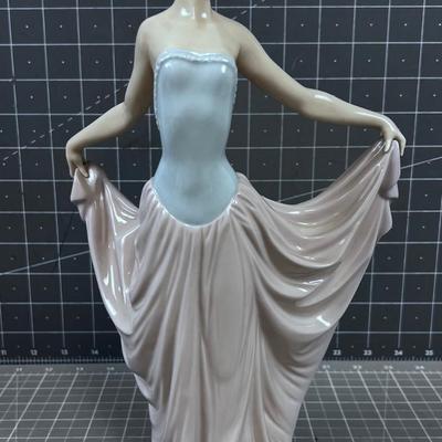 Lladro # 5050   Titled:  Dancer 