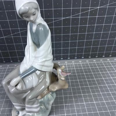 Lladro # 4576 Titled: Shepherdess