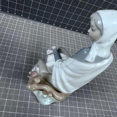 Lladro # 4576 Titled: Shepherdess